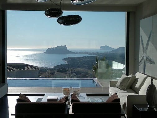 Salón decorado por Alfredo Llodrà