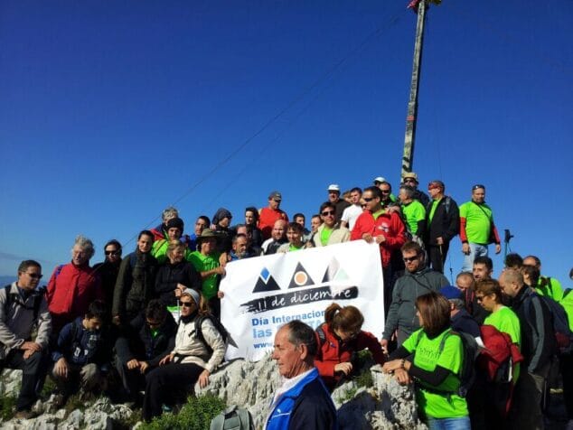 Subida a la creueta del Montgó en el Día de las Montañas 20121