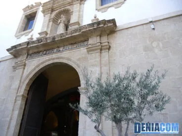 Acceso a la iglesia de San Antonio de Dénia