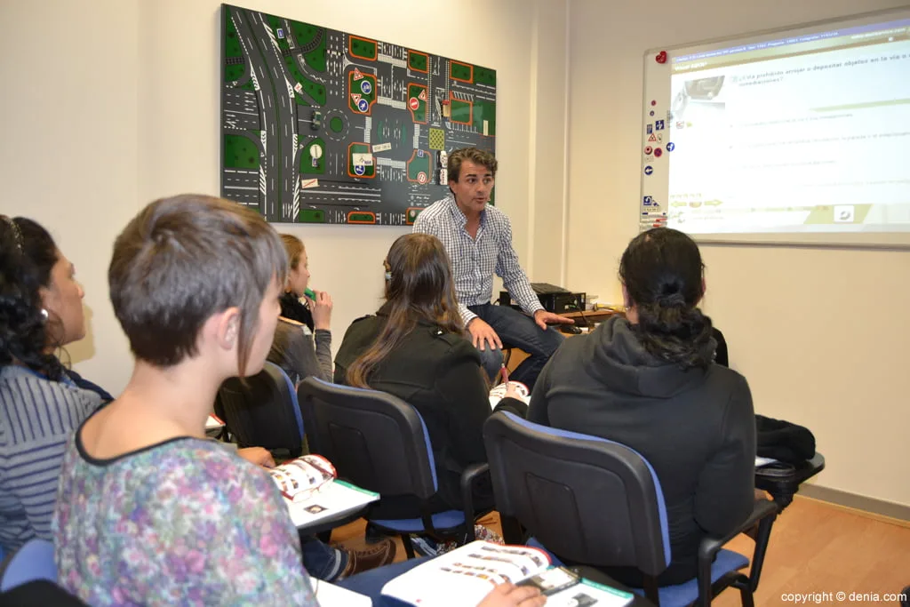 Autoescuela V de Victoria - cursos intensivos