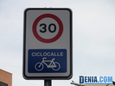 Ciclocalle en Dénia Señalización vertical
