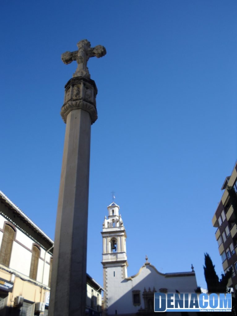 Cruz en la plaza del Convento de Dénia