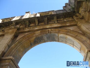 Detalle del arco del convento de San Antonio