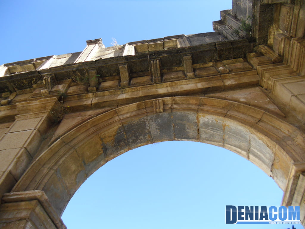 Detalle del arco del convento de San Antonio