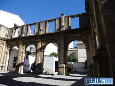 Interior del claustro del convento de San Antonio