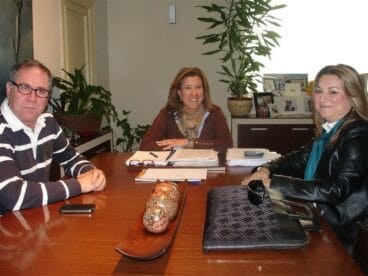 La nueva directora de la UNED Dénia se reúne con la alcaldesa