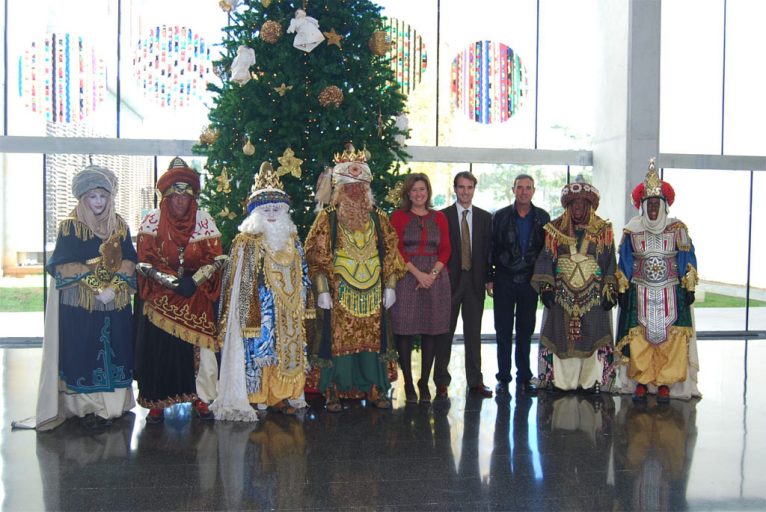 Los Reyes Magos visitan el Hospital Marina Salud de Dénia