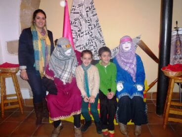 Los cargos 2013 de Baix la Mar entregan sus cartas a los Carteros Reales