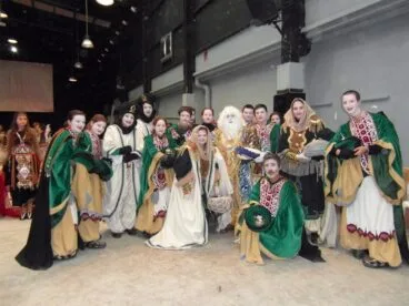 Los pajes del Rey Melchor se preparan para la cabalgata de Dénia