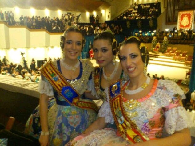 Marta Tabernero junto a las Falleras Mayores de Sagunt y Burriana en la presentación de Valencia
