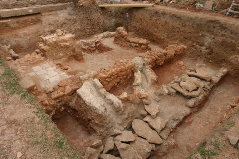 Restos arqueológicos de una calle andalusí en Dénia