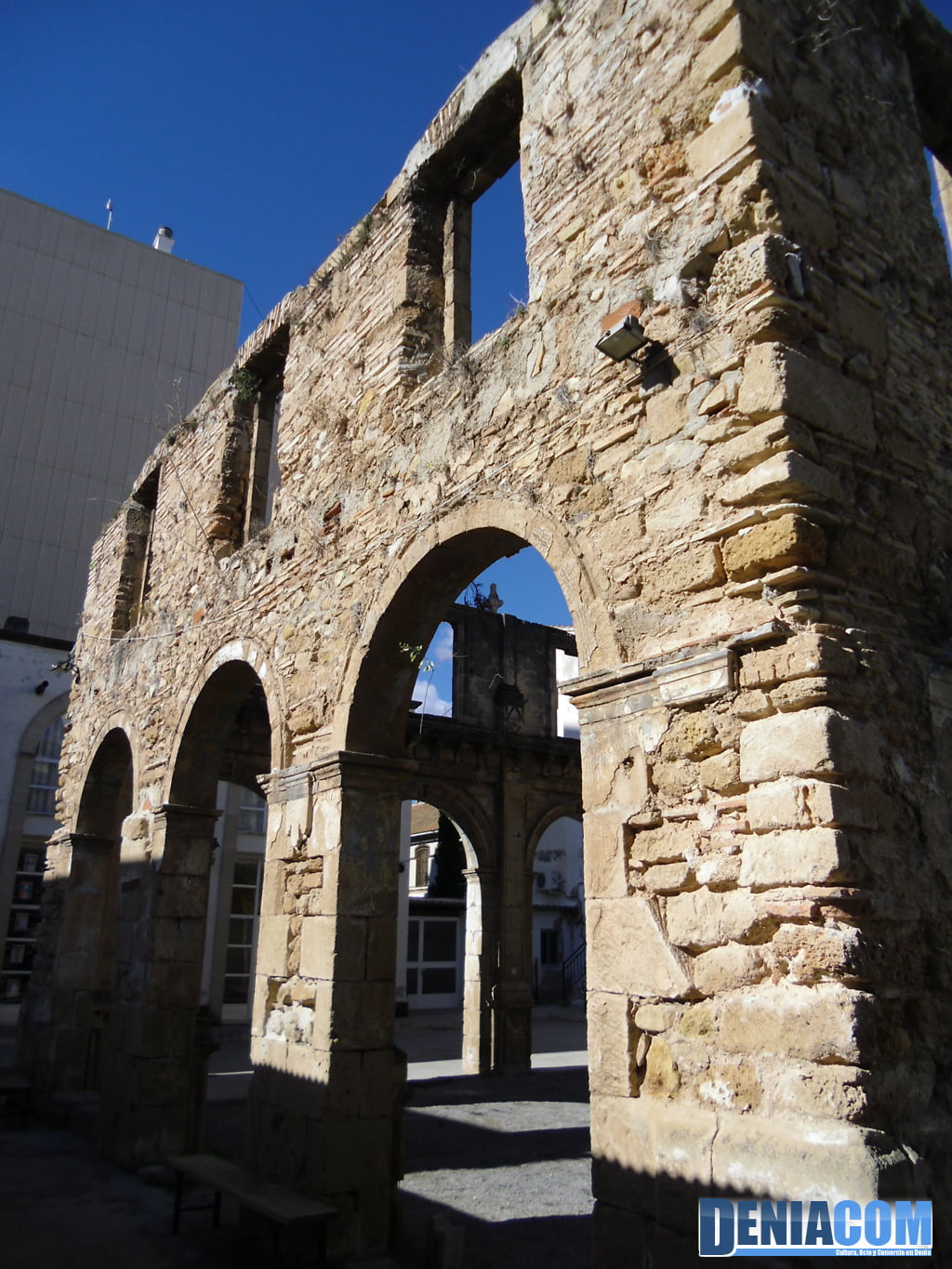 Restos del antiguo claustro del convento de San Antonio de Dénia
