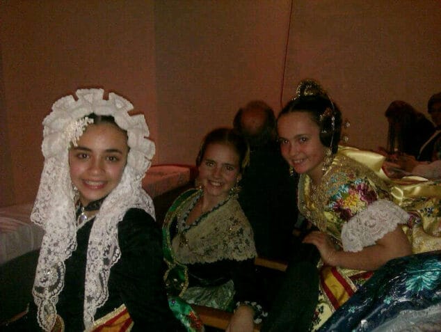 Rocío Patricio junto a la Bellea del Foc y la Reina de la Madalena Infantiles