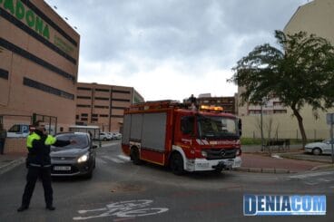 Temporal de viento en Dénia – Bomberos en Mercadona