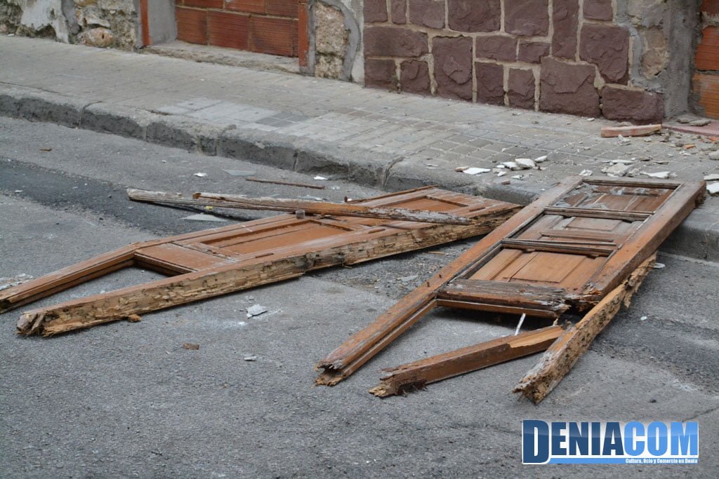 Temporal de viento en Dénia – Derrumbe de una fachada en Calle Sandunga