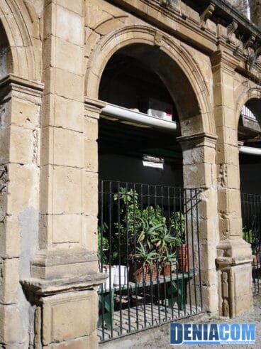 Uno de los arcos del claustro del convento de San Antonio