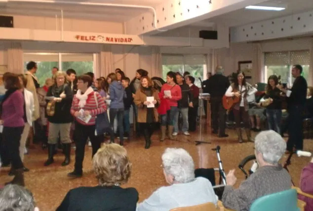 La Residencia Santa Lucía celebró el año nuevo con multitud de actividades 3 Visita de la Iglesia San Miguel a la Residencia de Ancianos