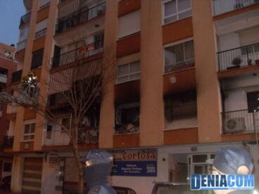 Un incendio calcina una vivienda en Dénia