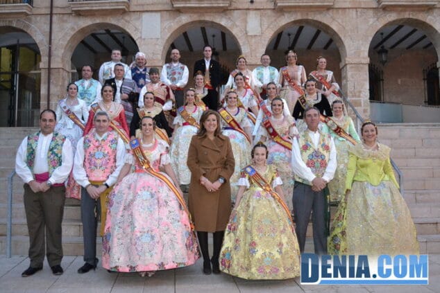 Las falleras Mayores de Dénia inauguraron la exposición del Ninot 4 04 Inauguración de la exposición del ninot en Dénia 2013