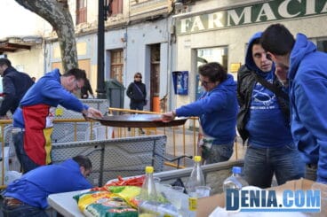 05 Paellas solidarias en el mig any de la Festa Major de Dénia