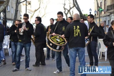 10 Paellas solidarias en el mig any de la Festa Major de Dénia- Cachorras band