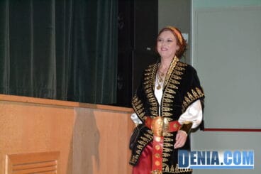 24 Presentación de capitanes Mig Any Dénia 2013 – Abanderada Mora – Adela Marzà