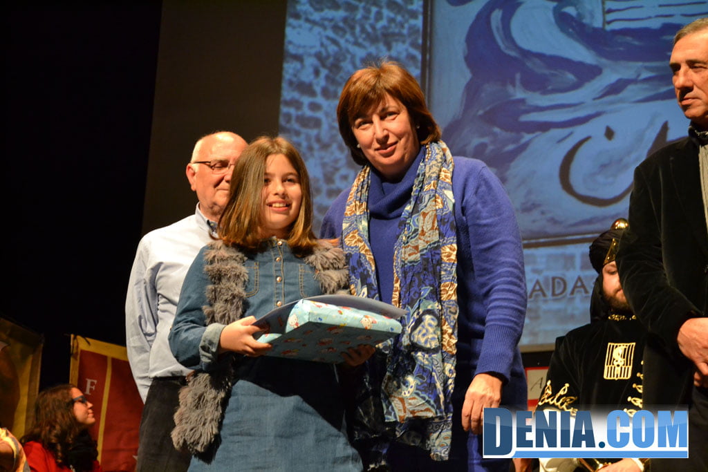 47 Presentación de capitanes Mig Any Dénia 2013 – Ganadora de la segunda categoría del concurso de dibujo – Lucía Cardona