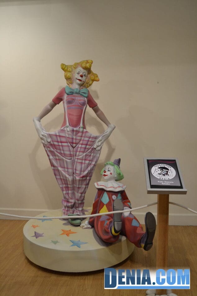 Las falleras Mayores de Dénia inauguraron la exposición del Ninot 64 64 Inauguración de la exposición del ninot en Dénia 2013