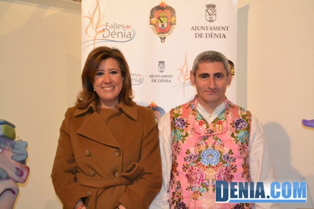 Las falleras Mayores de Dénia inauguraron la exposición del Ninot 82 82 Inauguración de la exposición del ninot en Dénia 2013
