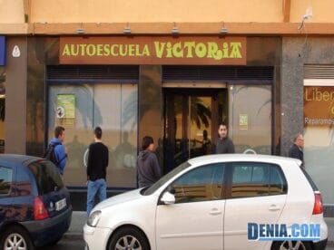 Autoescuela Victoria, Fachada