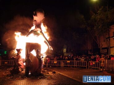 Cremà de fallas en Dénia