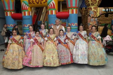 Diumenges en Familia en Dénia – Fallera Mayor Infantil y corte de honor
