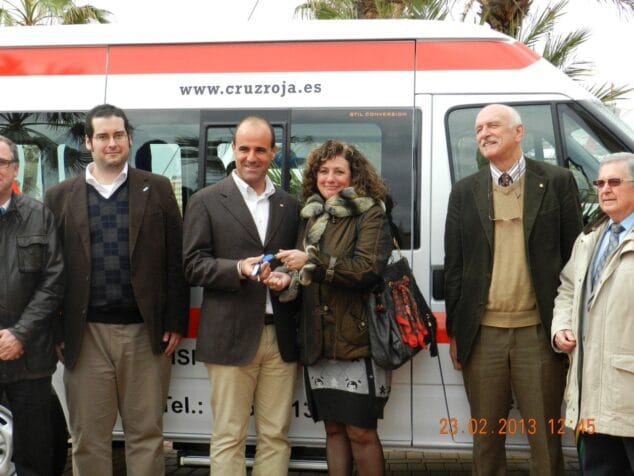 Donación de un vehículo adaptado a Cruz Roja Dénia