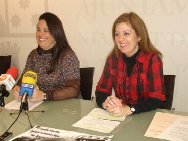 Isabel Gallego presenta los concursos de relato corto y fotografía de las concejalías de juventud y mayor