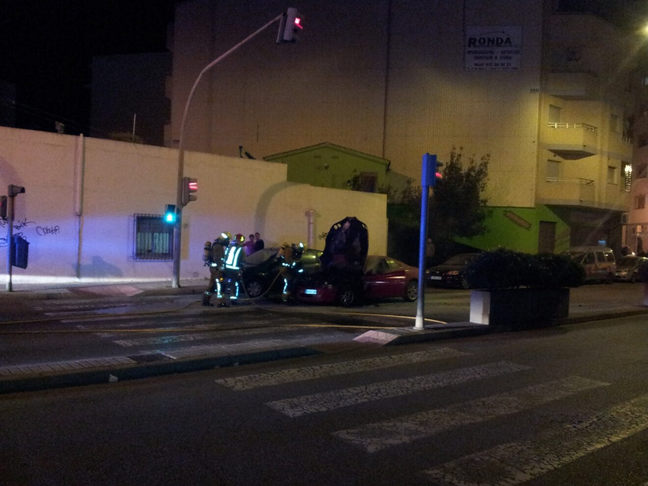 Un coche se incendia en la Avenida de Alicante de Dénia-6