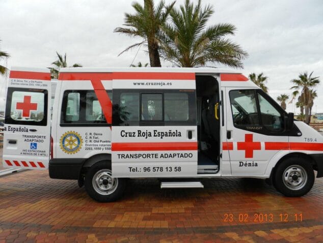 Vehíuclo adaptado donado a Cruz Roja Dénia