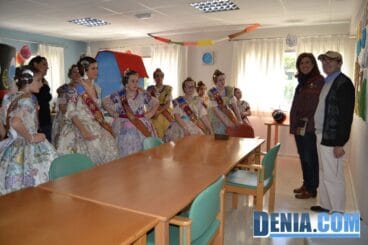 Visita de las Falleras Mayores de Dénia a la Residencia de ancianos Santa Lucía 01