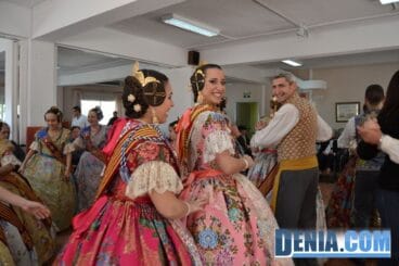 Visita de las Falleras Mayores de Dénia a la Residencia de ancianos Santa Lucía 11