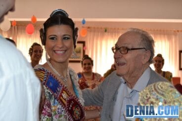Visita de las Falleras Mayores de Dénia a la Residencia de ancianos Santa Lucía 12
