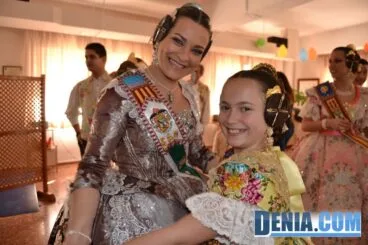 Visita de las Falleras Mayores de Dénia a la Residencia de ancianos Santa Lucía 16