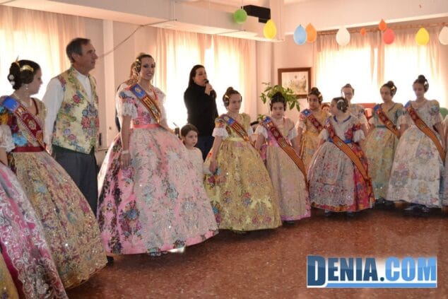 Visita de las Falleras Mayores de Dénia a la Residencia de ancianos Santa Lucía 25