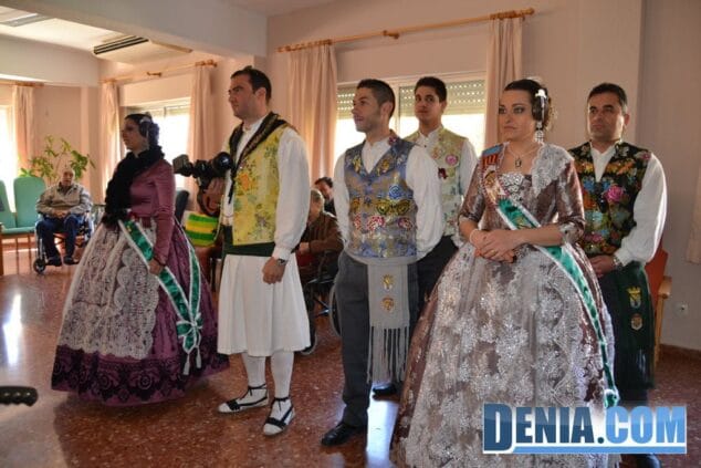 Visita de las Falleras Mayores de Dénia a la Residencia de ancianos Santa Lucía 26