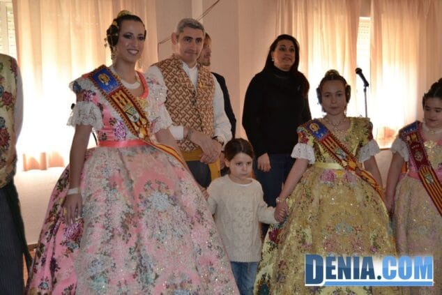 Visita de las Falleras Mayores de Dénia a la Residencia de ancianos Santa Lucía 27