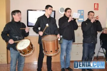 Visita de las Falleras Mayores de Dénia a la Residencia de ancianos Santa Lucía 28