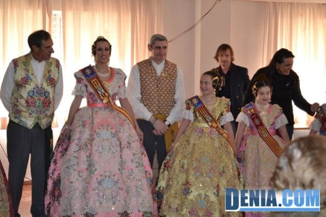 Visita de las Falleras Mayores de Dénia a la Residencia de ancianos Santa Lucía 30