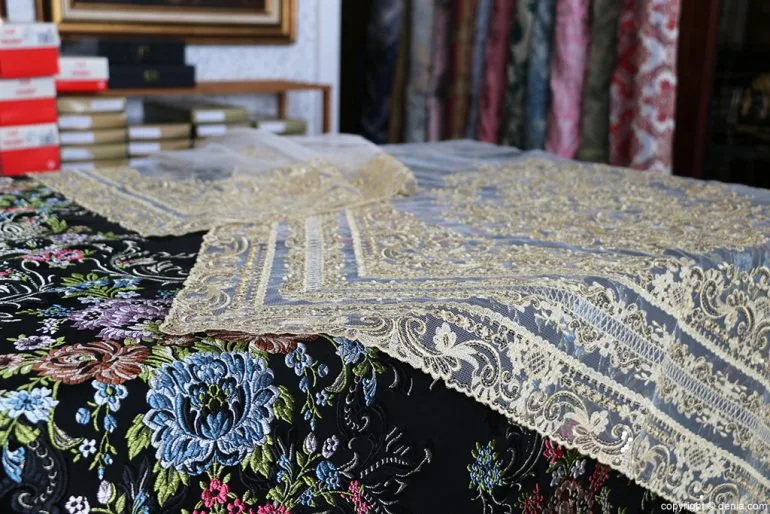 Traje negro y manteletas fallera L'Espolí