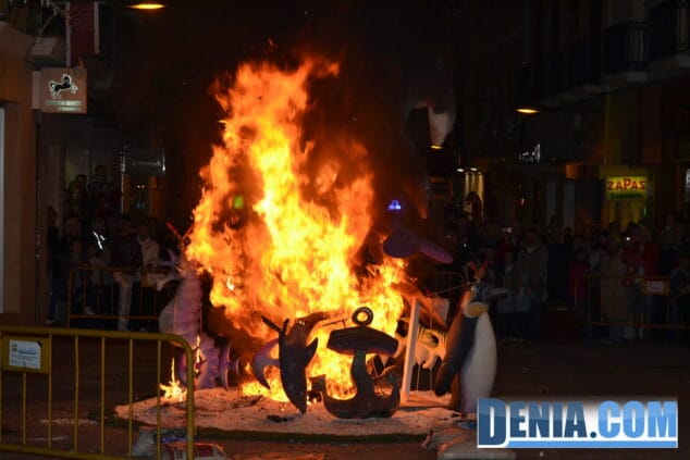 09 Cremà de las Fallas de Dénia 2013