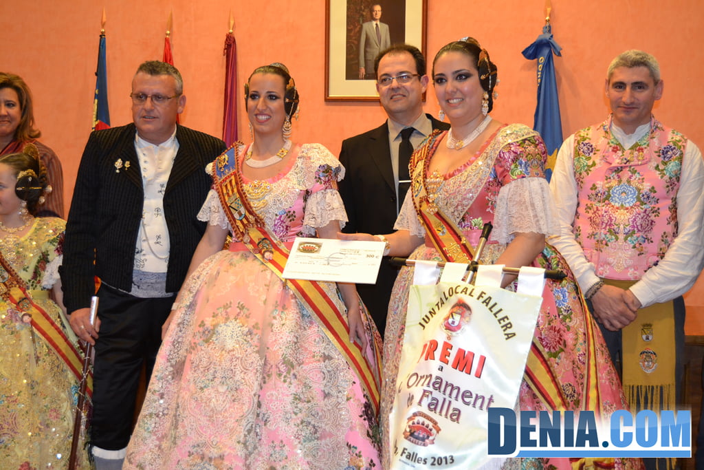 Entrega de premios de las Fallas de Dénia 2013 04 – Premi Ornament de la Falla – Falla Baix la Mar