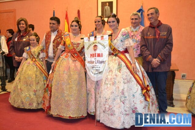 Entrega de premios de las Fallas de Dénia 2013 09 Premio Mejor Llibret Falla Saladar