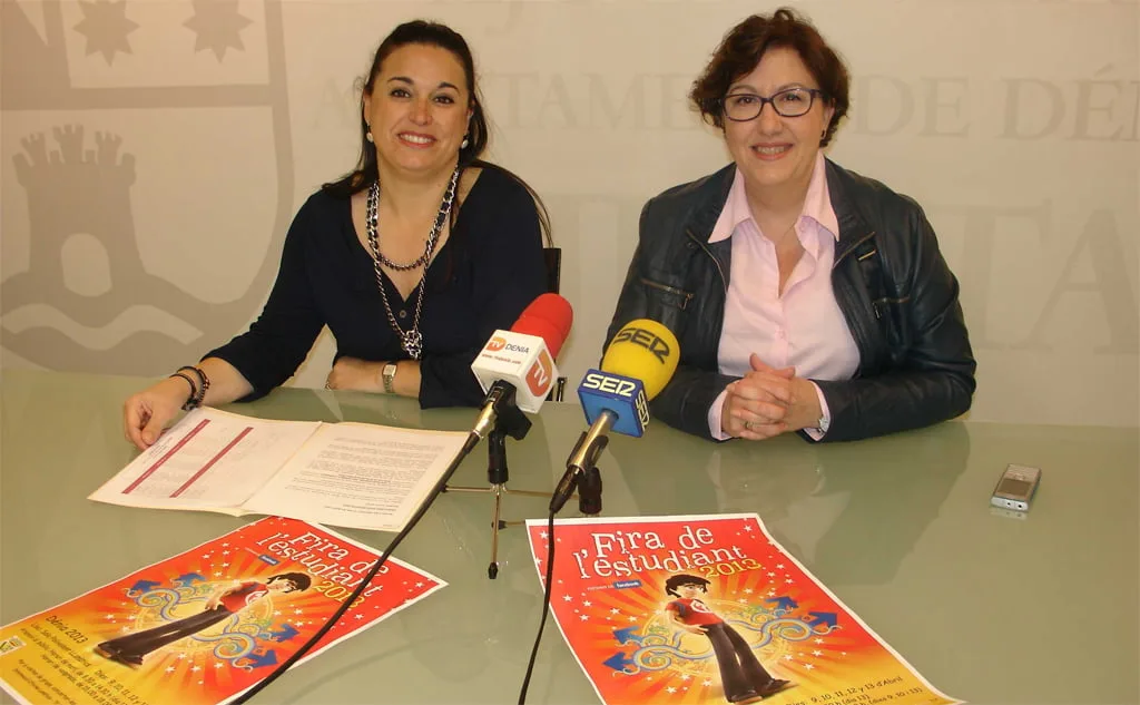 Isabel Gallego y Pepa Sivera presentan la Feria del Estudiante 2013 en Dénia Isabel Gallego y Pepa Sivera presentan la Feria del Estudiante 2013 en Dénia